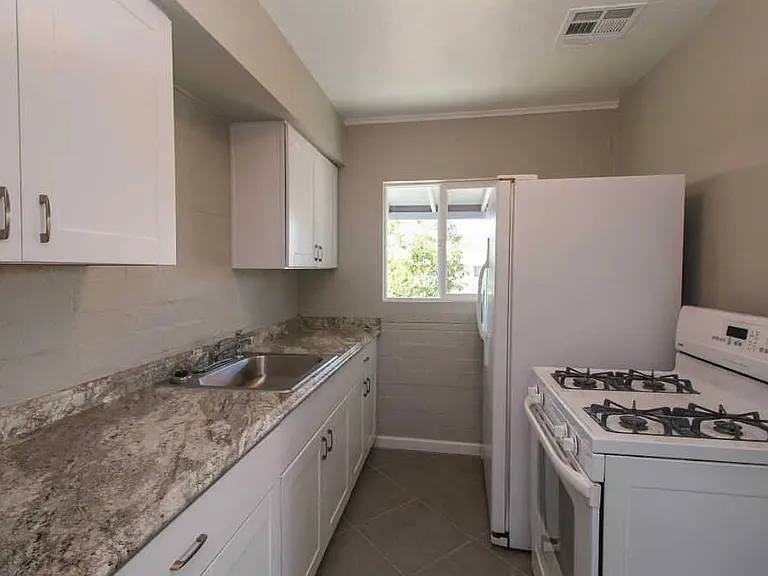 2402 E Cameron Vis #2402 — Photo 3