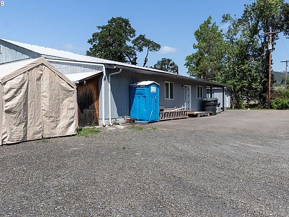 3rd image of 223 Cedrus Ln