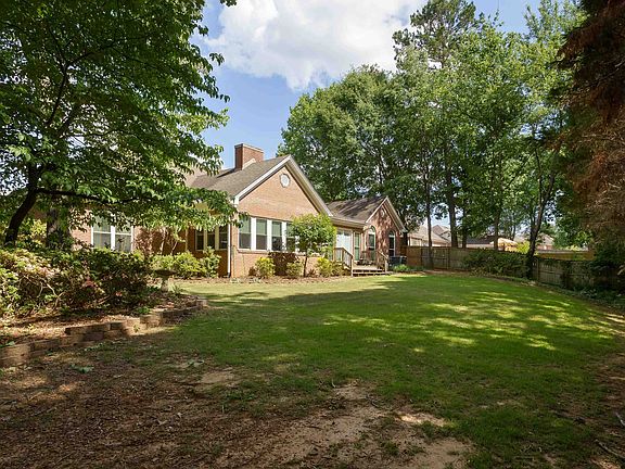 3rd image of 313 Highbury Dr