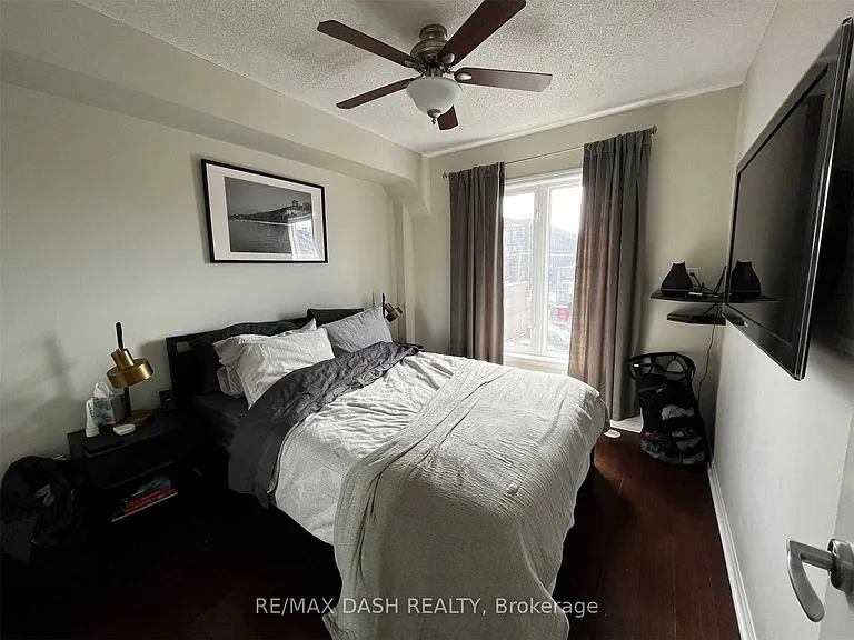 10 Laidlaw St #722 — Photo 4