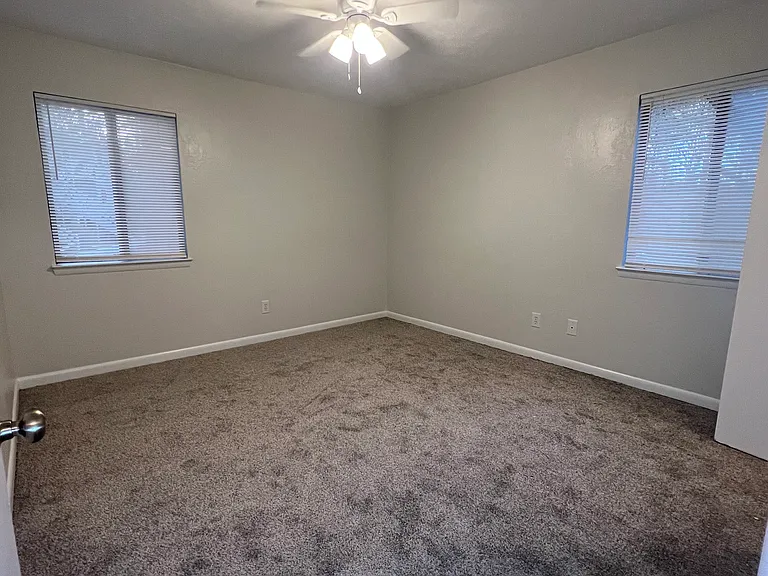 2660 N Point Ln #B — Photo 13