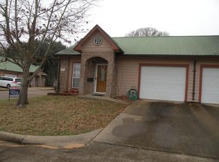 820 Tangle Oaks Dr, Bellville, TX 77418