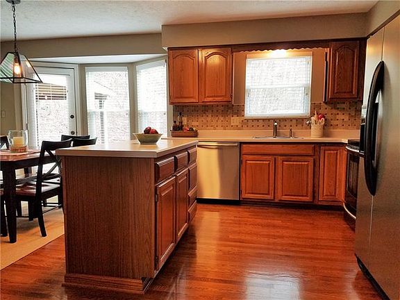 4th image of 602 Harvester Dr