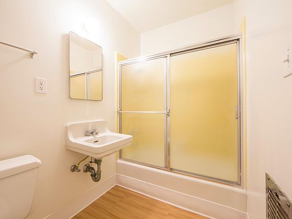 5th image of 1243 Federal Ave APT 204