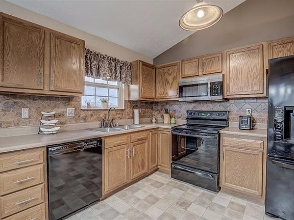 5th image of 642 Hornbean Dr