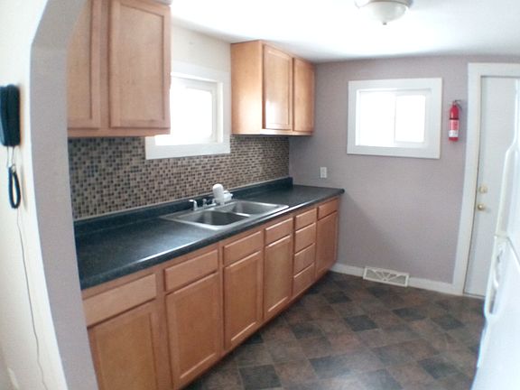 5th image of 205 Oakhurst Ave