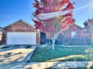 604 White Swan Dr, Arlington, TX 76002
