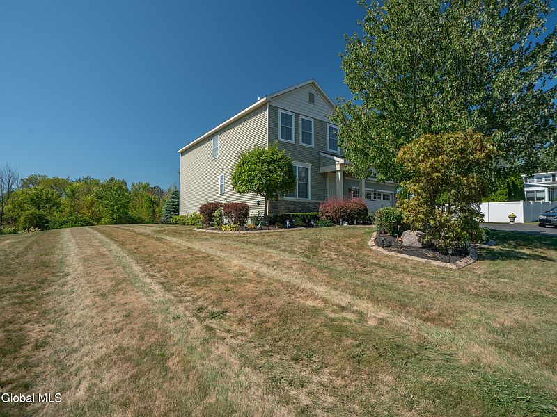 4th image of 444 Baker Avenue