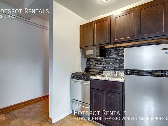 2nd image of 1140 N Lasalle Studio