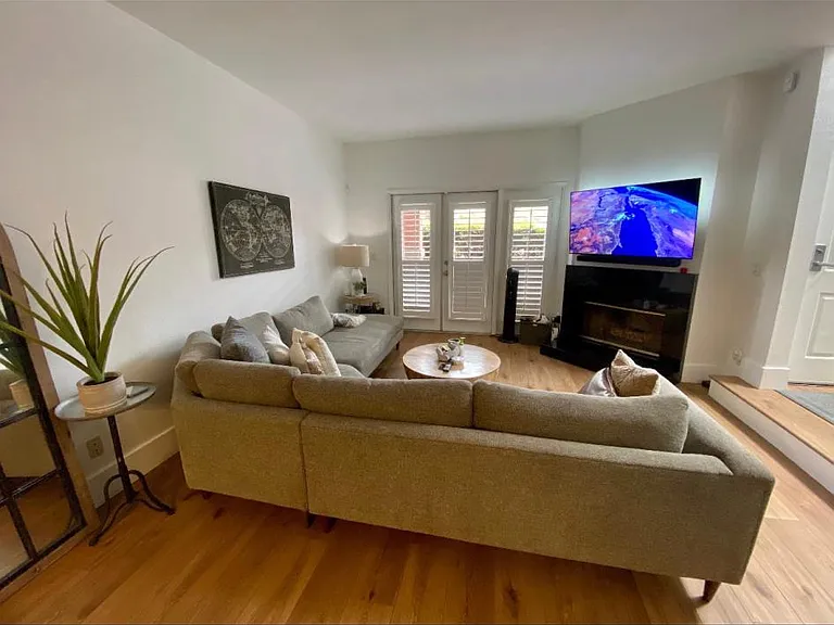 3958 Richmond St — Photo 3