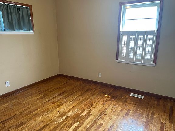 5th image of 1203 Windsor Dr