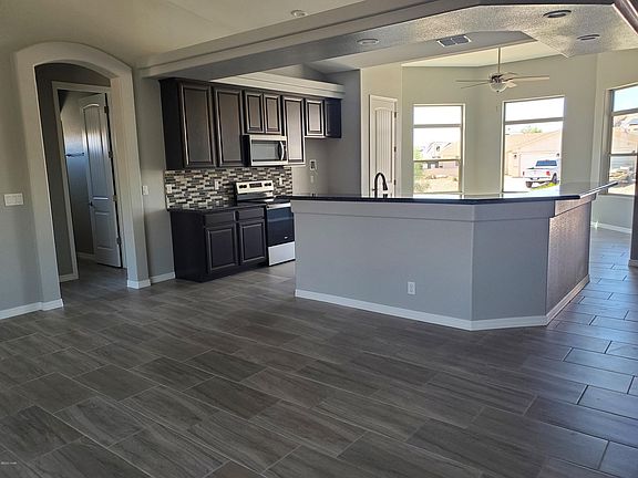 3rd image of 3356 Fountain Palm Dr