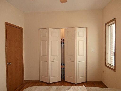 5th image of 4955 N Damen Ave