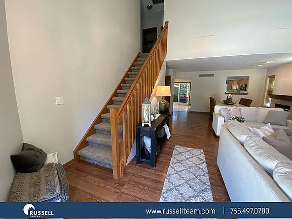 3rd image of 714 Bur Oak Ct W