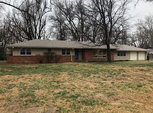 8 Hillcrest Dr, Hutchinson, KS 67502
