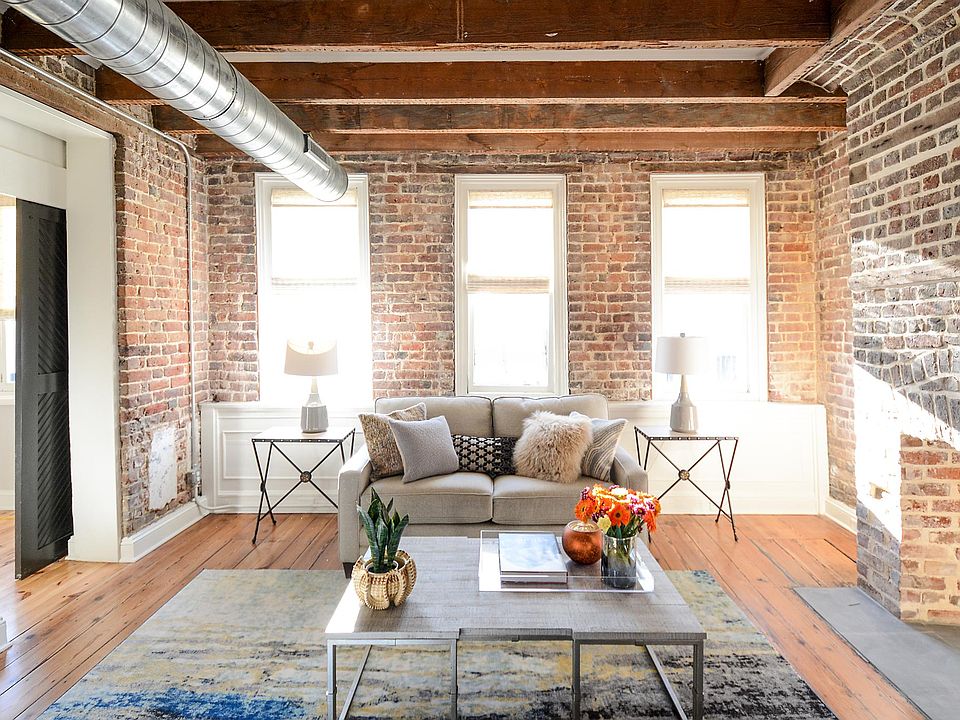 Living Area - windows overlook King Street