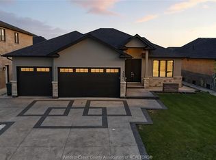 1541 Clearwater Ave, Windsor, ON N8P 0E9