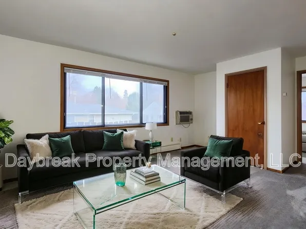 915 7th Ave N, Moorhead, MN