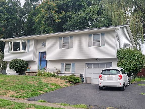 3rd image of 8 Van Cleft Ave