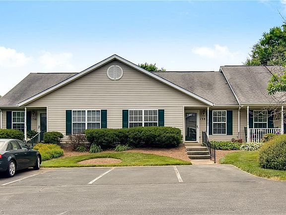 3rd image of 138 Wesley Harris Cir