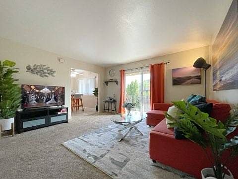 3rd image of 483 Mariposa Ave APT 5
