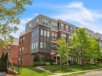 3951 Oak St, Fairfax, VA, 22030