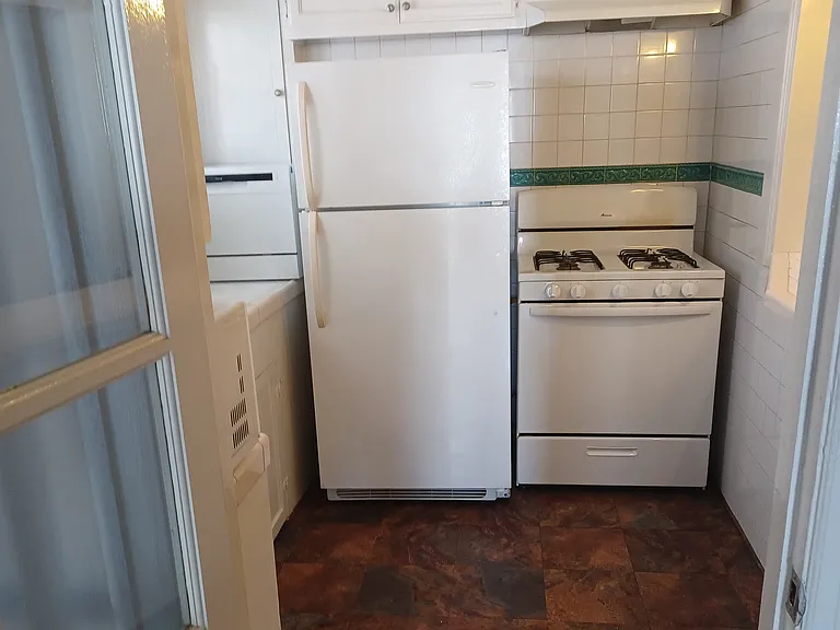 1727 N Alexandria Ave — Photo 12