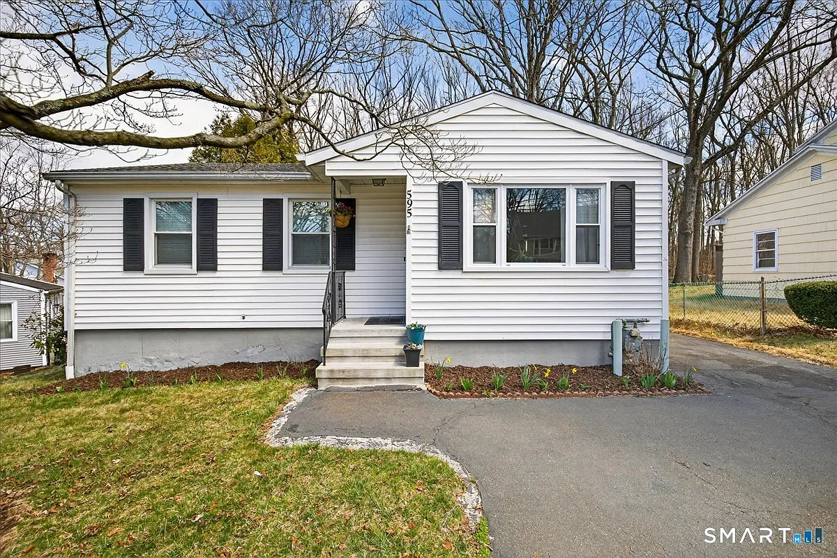 595 Laurel Street photo 1