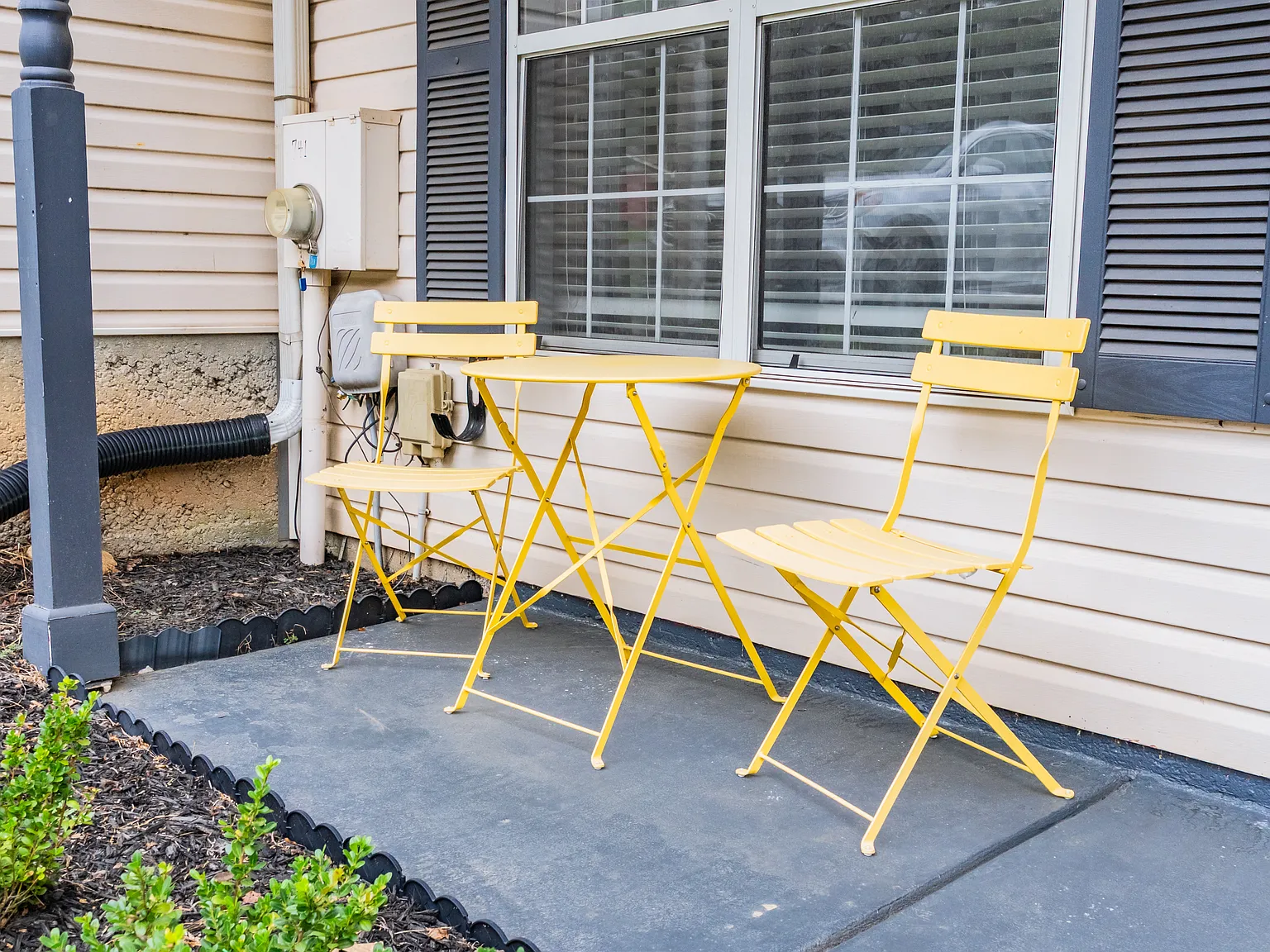 3 bed, 1200 sqft, $2,300 — Photo 2