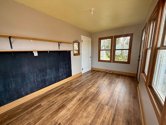 3rd image of 211 E Chapel St