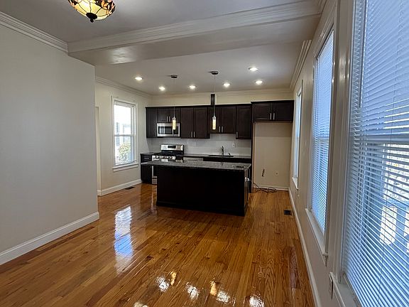 4th image of 9 Nottingham St #1