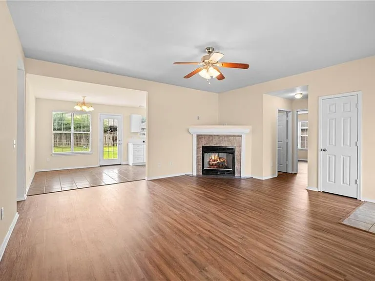730 Patty Ln — Photo 3