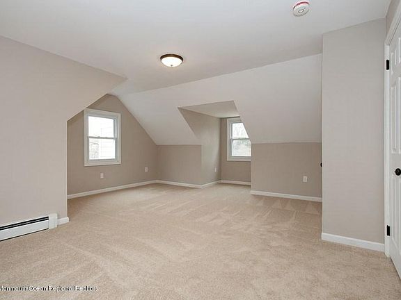 4th image of 122 E End Ave