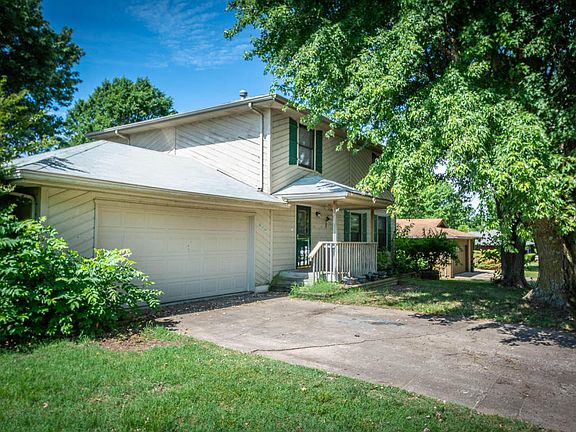 2nd image of 1006 W Meadowview Ln