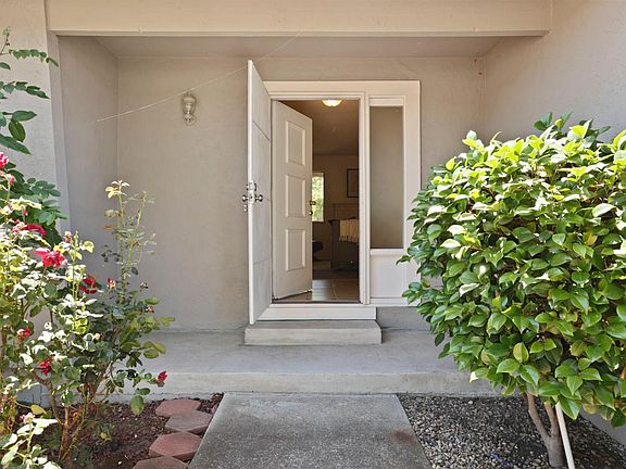 3rd image of 1118 Fallbrook Dr