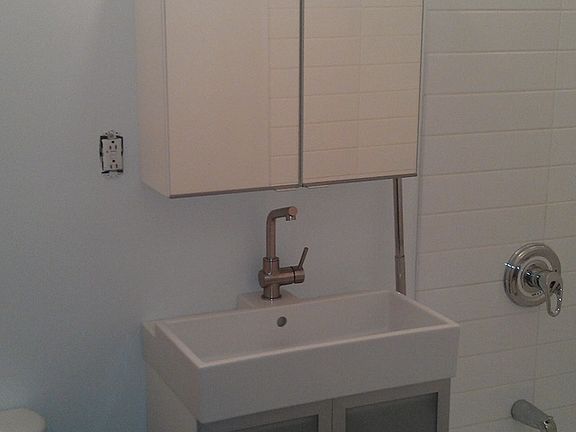 4th image of 411 E 85th St APT 3C