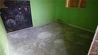 5th image of 1350 Persimmon Ln
