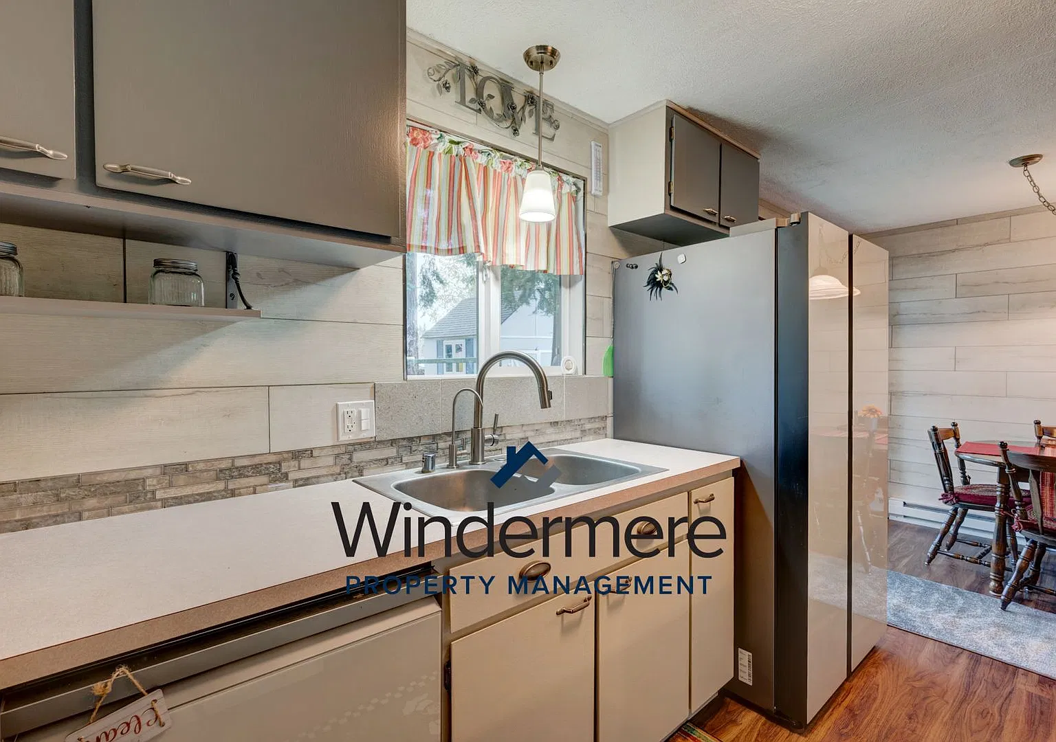 Fully-Furnished Cozy 3 Bedroom Home - (Short term-6 month lease only) — Photo 3