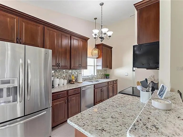 3662 Chatham Dr — Photo 3