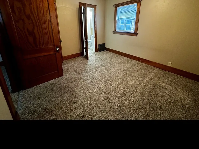 309 E Oak St — Photo 6