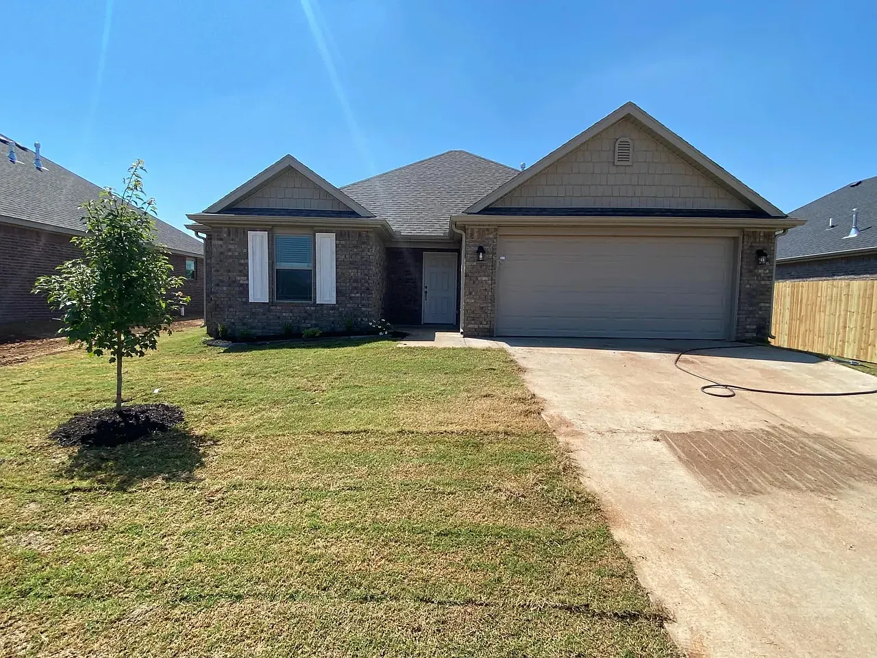 3 bed, 1408 sqft, $1,900 — Photo 1
