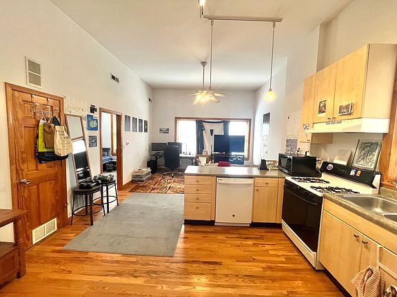 4th image of 1363 N Bosworth Ave APT 4