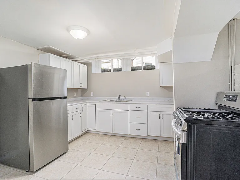 258 Capital Ave NE — Photo 3