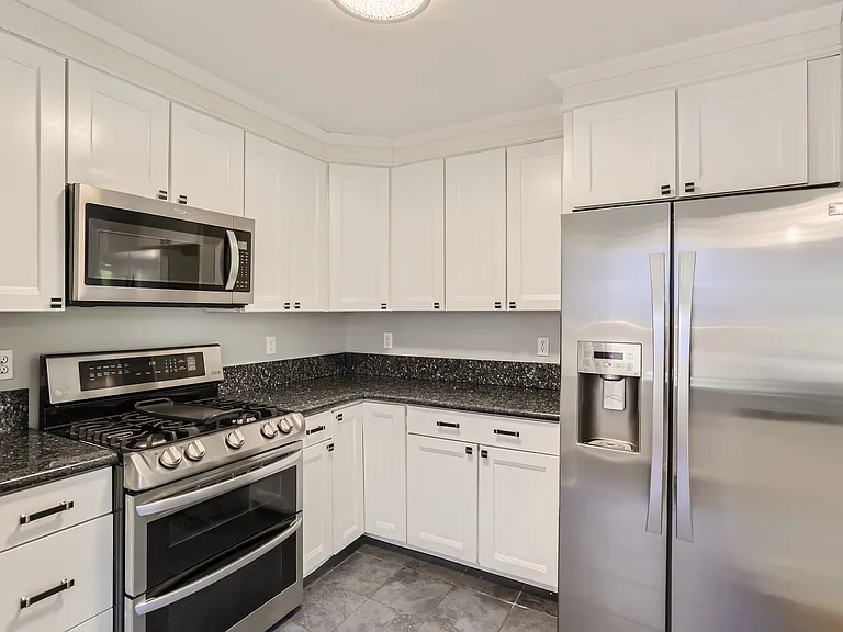 749 N Ash St — Photo 12