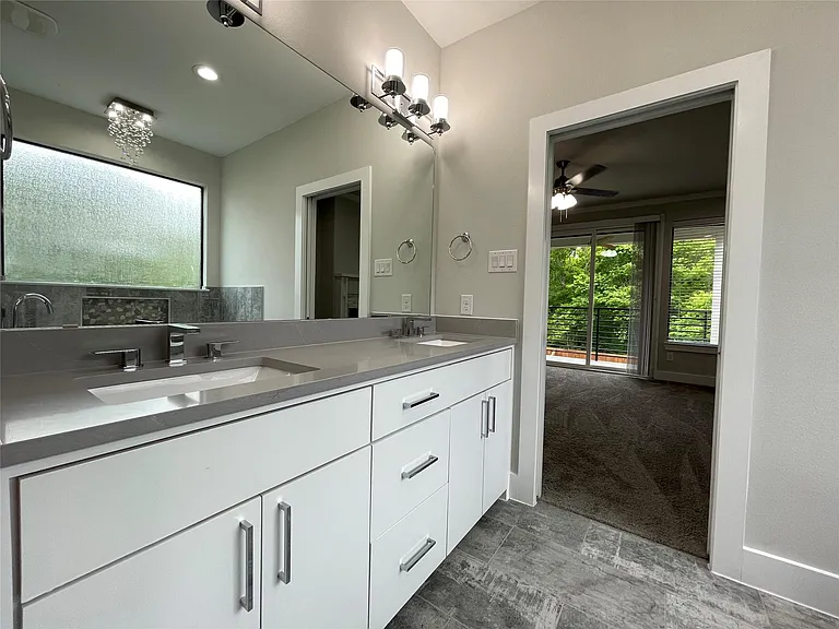 2417 N Winnetka Ave — Photo 25