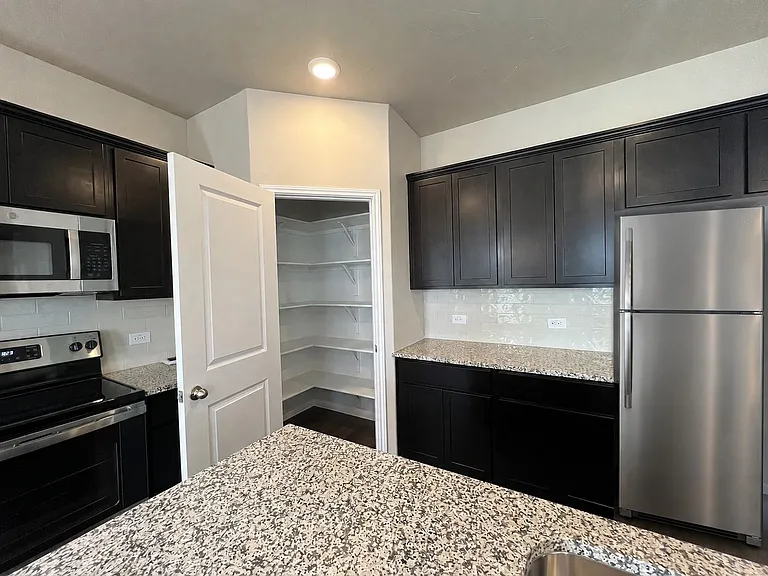 3500 Tripps Pl — Photo 8