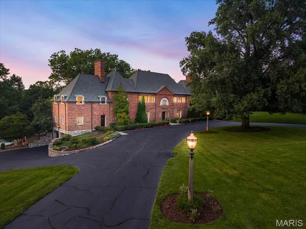 19 Squires Ln, Saint Louis, MO 63131