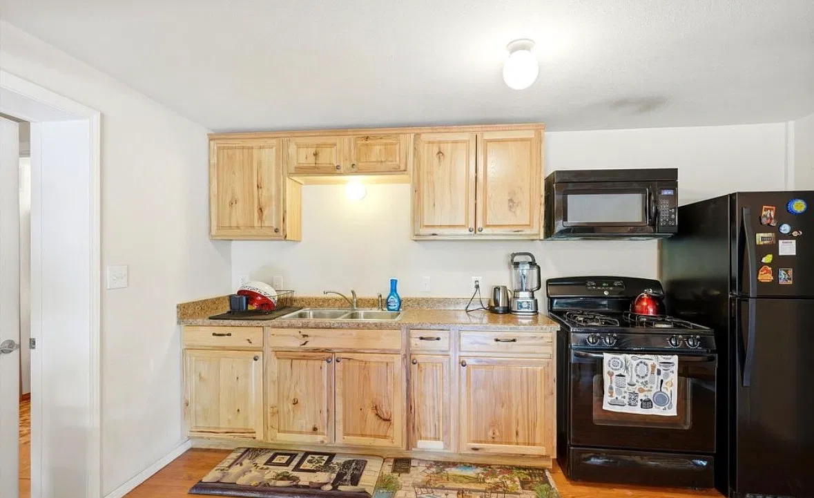 3 bed, 2100 sqft, $2,800 — Photo 4