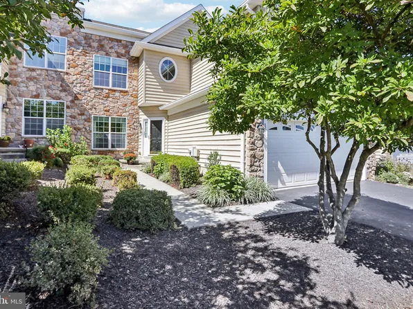 15 Oakbrook Ct, Malvern, PA 19355