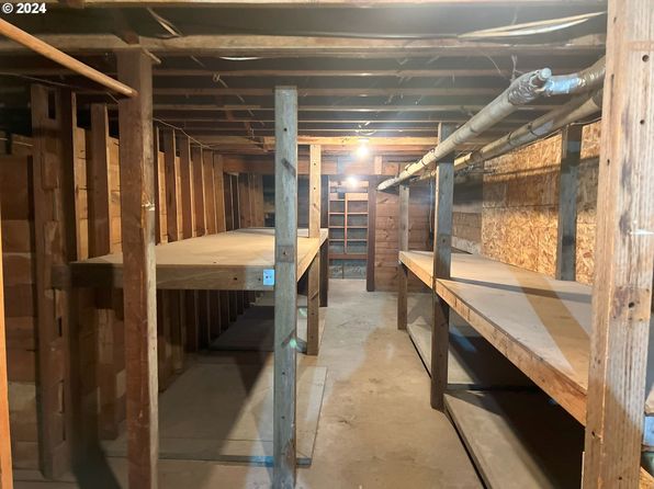 300 N River St, Enterprise, OR 97828